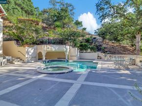 74 Yarrow Valley Ln, Orinda CA 94563
