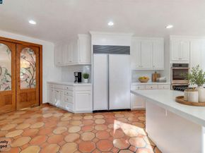 74 Yarrow Valley Ln, Orinda CA 94563