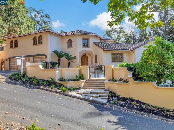 74 Yarrow Valley Ln, Orinda CA 94563