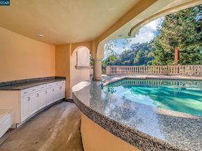 74 Yarrow Valley Ln, Orinda CA 94563