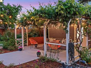 2736 Bartlett St, Oakland CA 94602