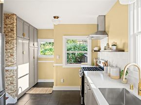 2736 Bartlett St, Oakland CA 94602
