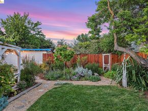 2736 Bartlett St, Oakland CA 94602
