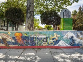 2736 Bartlett St, Oakland CA 94602