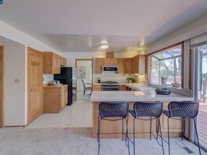 585 Mt Dell Dr, Clayton CA 94517