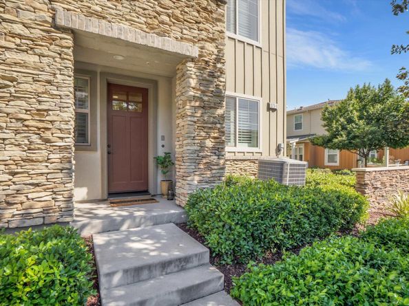 375 Basswood Cmn 9, Livermore CA 94551