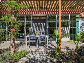 848 61St St, Oakland CA 94608