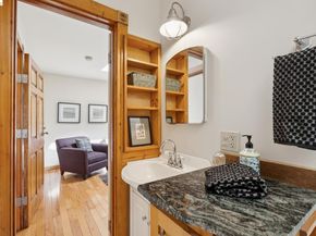 3710 West St, Oakland CA 94608