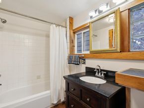 3710 West St, Oakland CA 94608