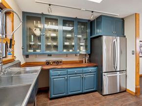 3710 West St, Oakland CA 94608