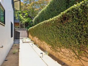 921 Underhills Rd, Oakland CA 94610