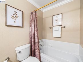2375 Goldcrest Circle, Pleasanton CA 94566