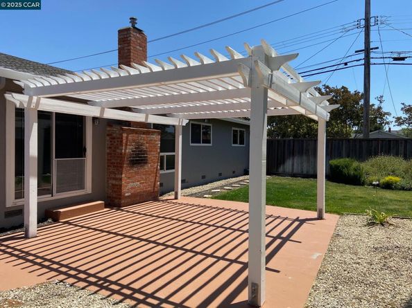 7182 Burton St, Dublin CA 94568