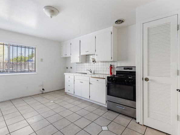 9918 Walnut St, Oakland CA 94603