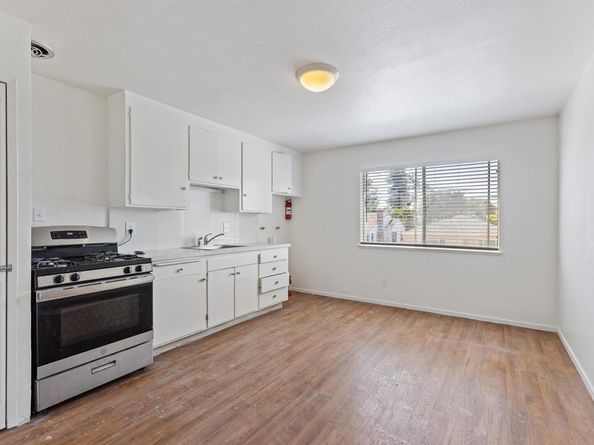 9918 Walnut St, Oakland CA 94603