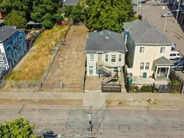 537 Chester St, Oakland CA 94607