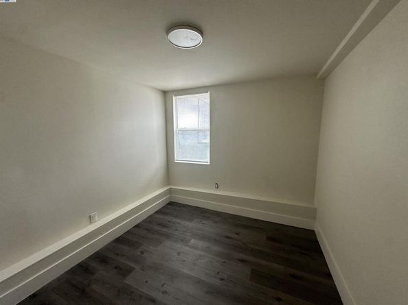537 Chester St, Oakland CA 94607