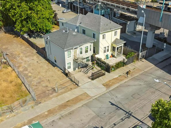 537 Chester St, Oakland CA 94607