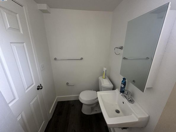 537 Chester St, Oakland CA 94607