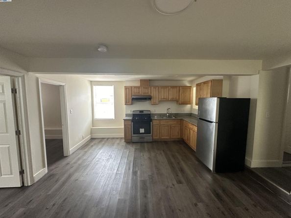 537 Chester St, Oakland CA 94607