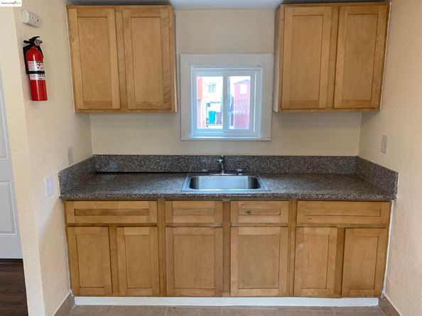 4114 E 17Th St, Oakland CA 94601