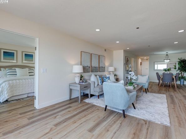 1001 Shoreline Dr 301, Alameda CA 94501