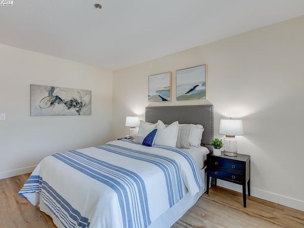 1001 Shoreline Dr 301, Alameda CA 94501