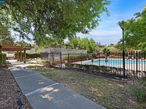 1496 Ashwood Dr, Martinez CA 94553