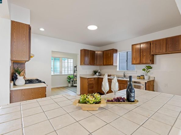 263 Rhine St, Daly City CA 94014