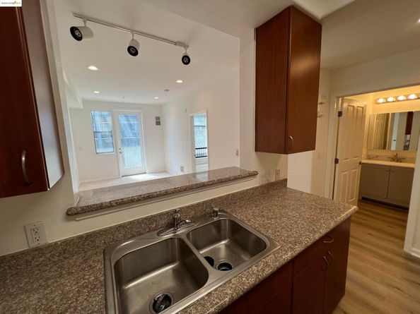 989 Franklin St 621, Oakland CA 94607