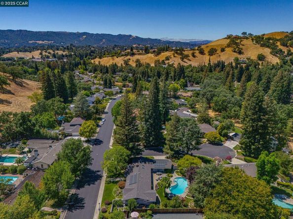 1023 White Gate Rd, Alamo CA 94507
