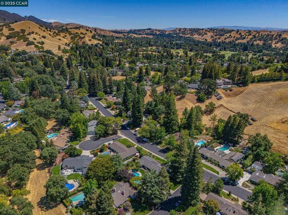 1023 White Gate Rd, Alamo CA 94507