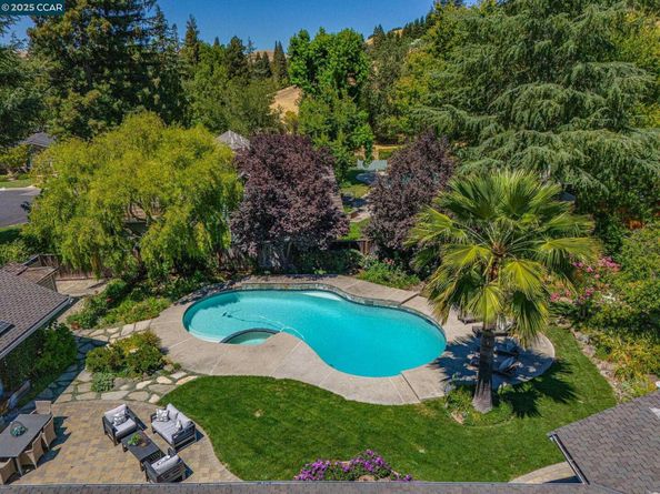 1023 White Gate Rd, Alamo CA 94507