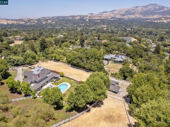 555 Highland Dr, Danville CA 94526