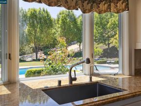 555 Highland Dr, Danville CA 94526