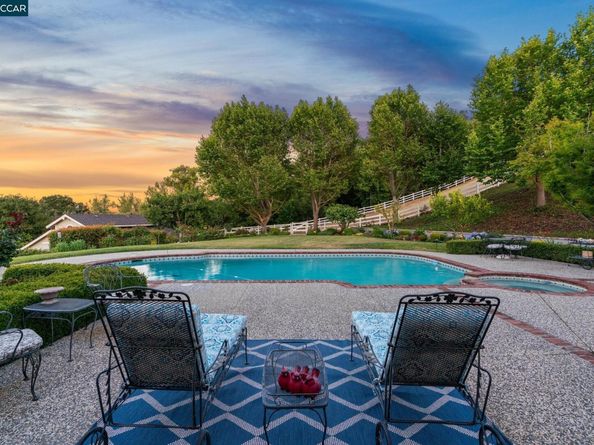 555 Highland Dr, Danville CA 94526