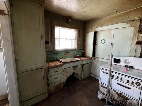 4241 Suter St, Oakland CA 94619