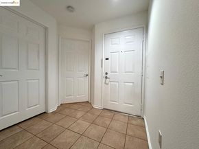 320 Caldecott Ln 127, Oakland CA 94618