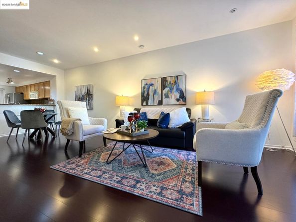 320 Caldecott Ln 127, Oakland CA 94618