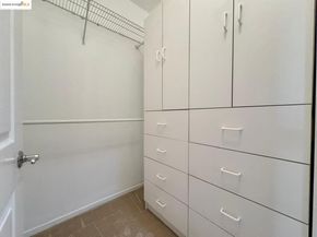 320 Caldecott Ln 127, Oakland CA 94618