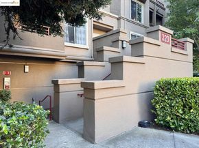 320 Caldecott Ln 127, Oakland CA 94618