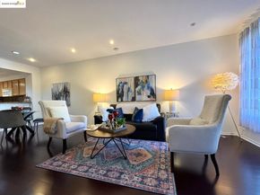 320 Caldecott Ln 127, Oakland CA 94618