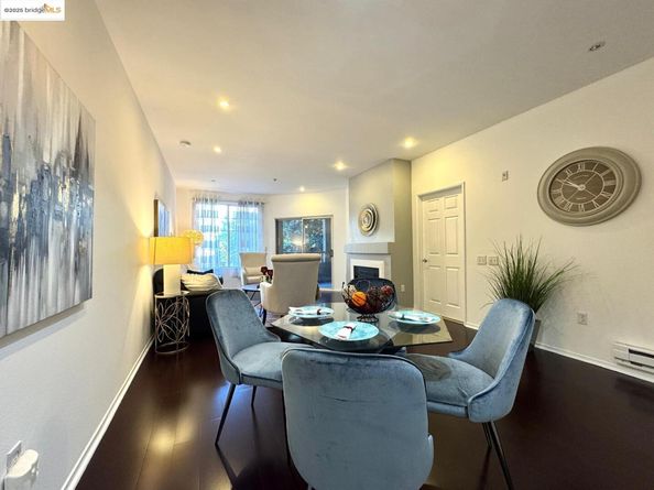 320 Caldecott Ln 127, Oakland CA 94618