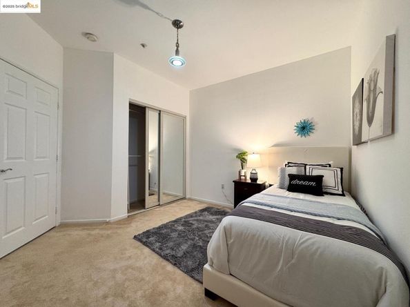 320 Caldecott Ln 127, Oakland CA 94618