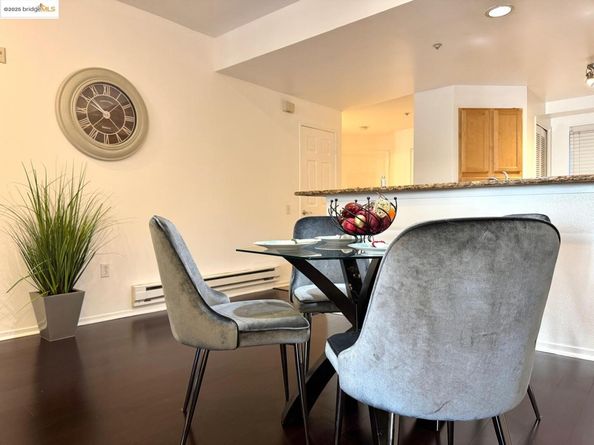 320 Caldecott Ln 127, Oakland CA 94618