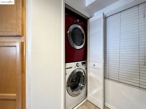 320 Caldecott Ln 127, Oakland CA 94618