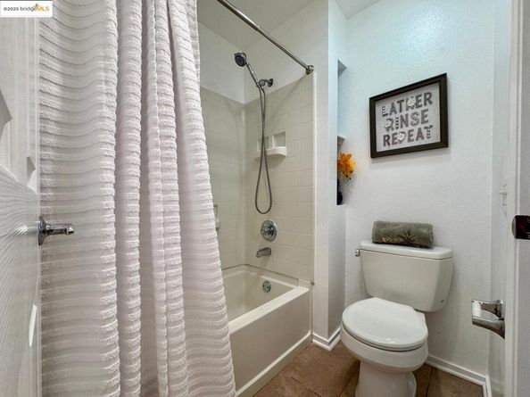 320 Caldecott Ln 127, Oakland CA 94618