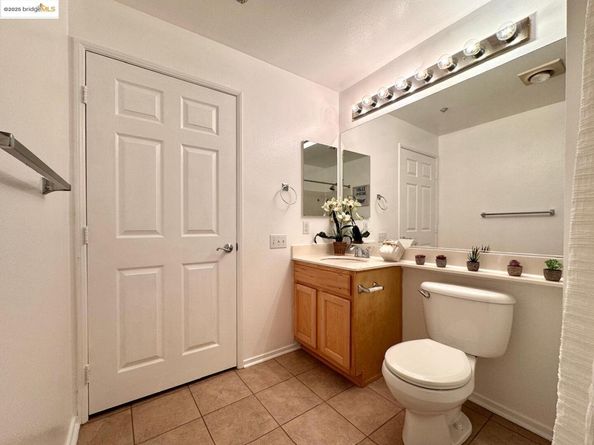 320 Caldecott Ln 127, Oakland CA 94618