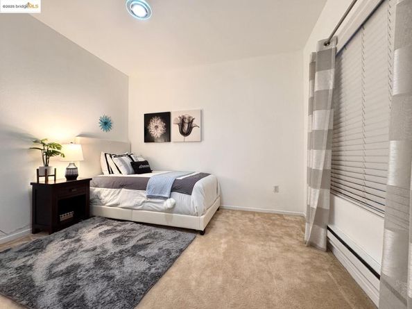 320 Caldecott Ln 127, Oakland CA 94618