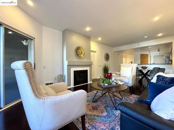 320 Caldecott Ln 127, Oakland CA 94618